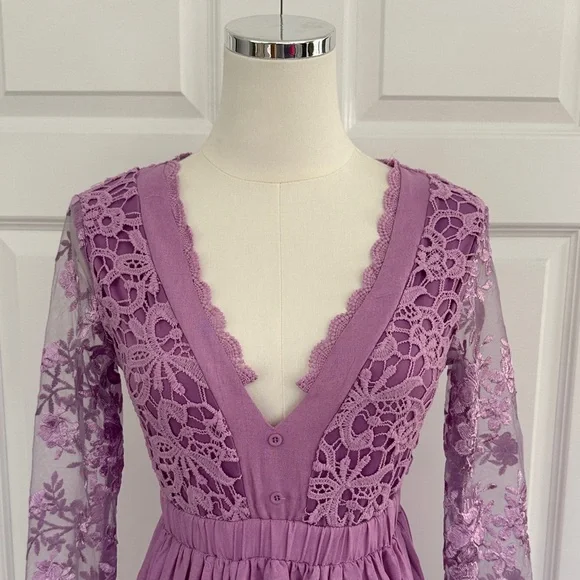 Boho Chic Lavender Lace V-Neck Bell Sleeve Cottagecore Tiered Maxi Dress Size S - Picture 4 of 14